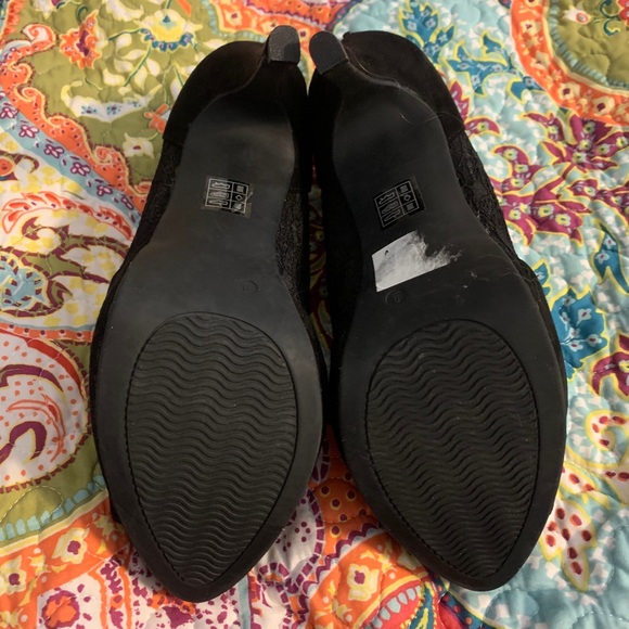 Heels - Picture 3 of 3